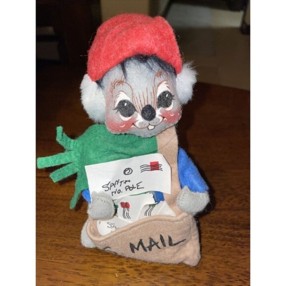 Vintage Annalee 7" Christmas Mouse Mailman with Bag Of US Mail for‎ Santa 1991